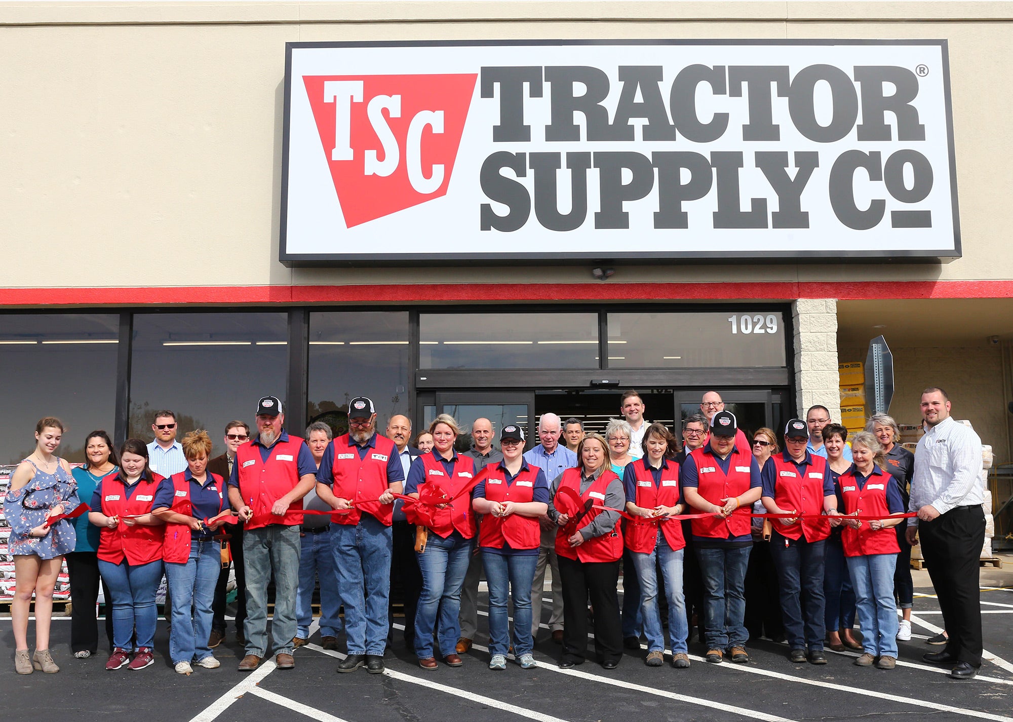 Tractor Supply celebrates 80 years, opens 1,700th store | AGDAILY