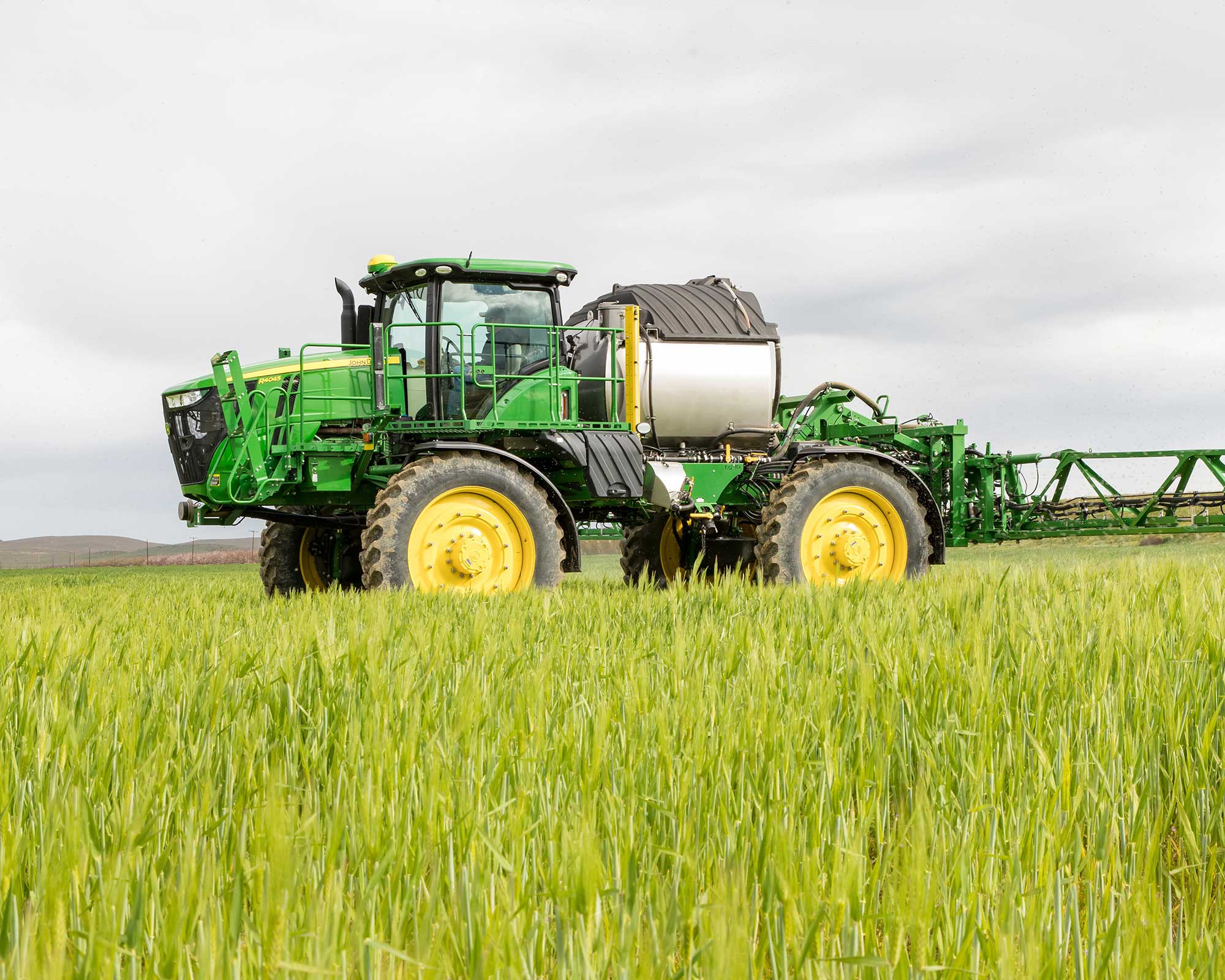 John Deere unveils updates to sprayers for 2020 AGDAILY