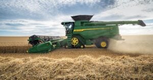 John Deere T6 Combine