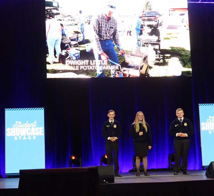 sarah-jones-stage-ffa-convention