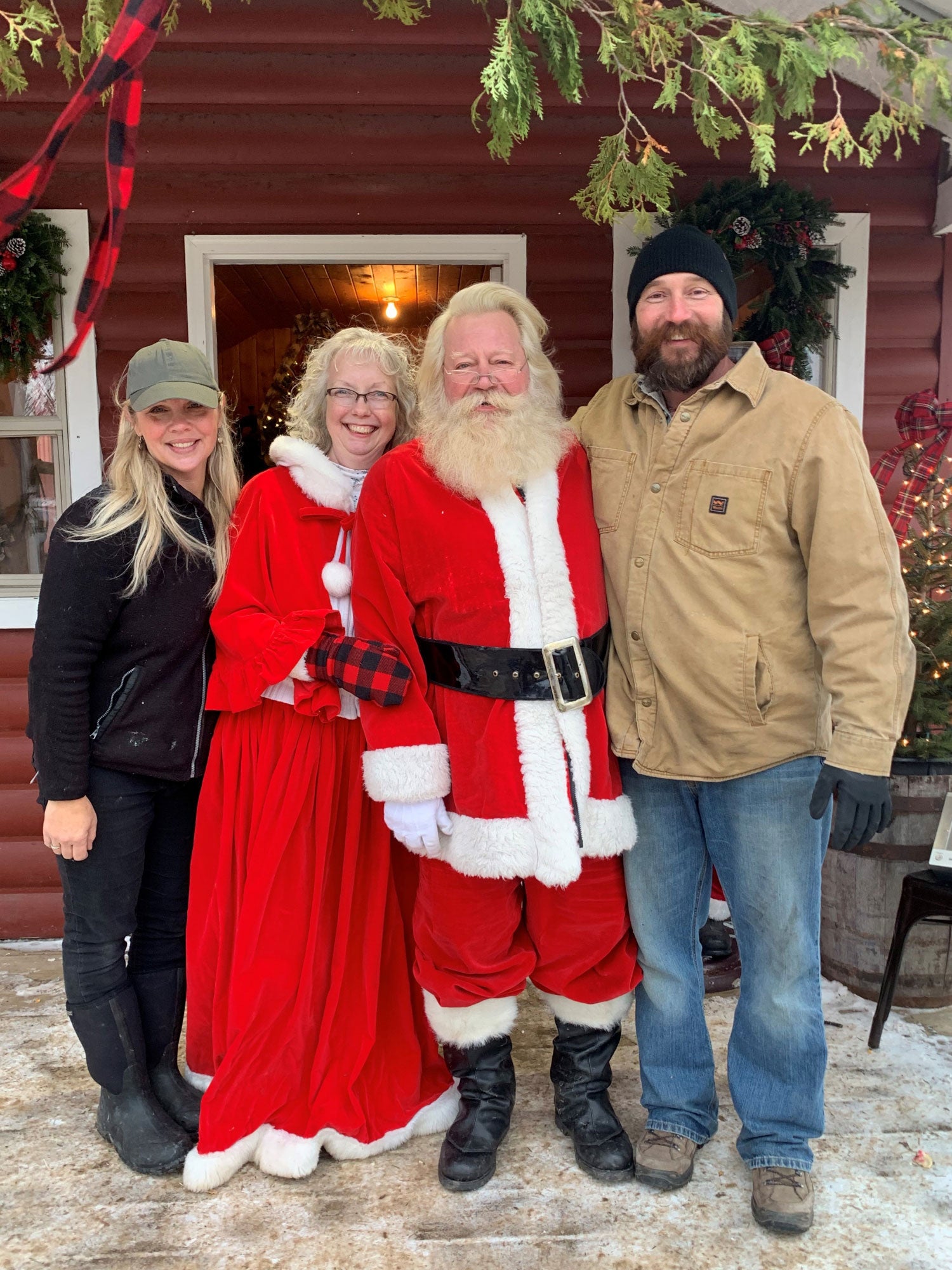 Dutchman-Tree-Farms-Michigan-santa