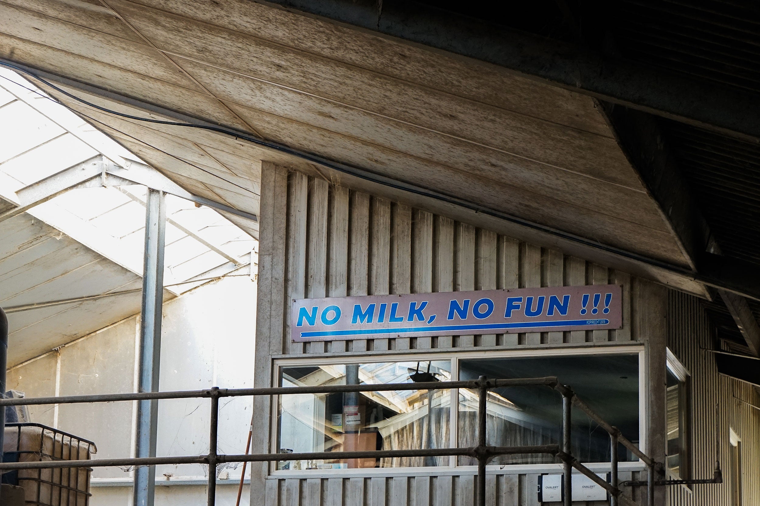 europe-no-milk-signage